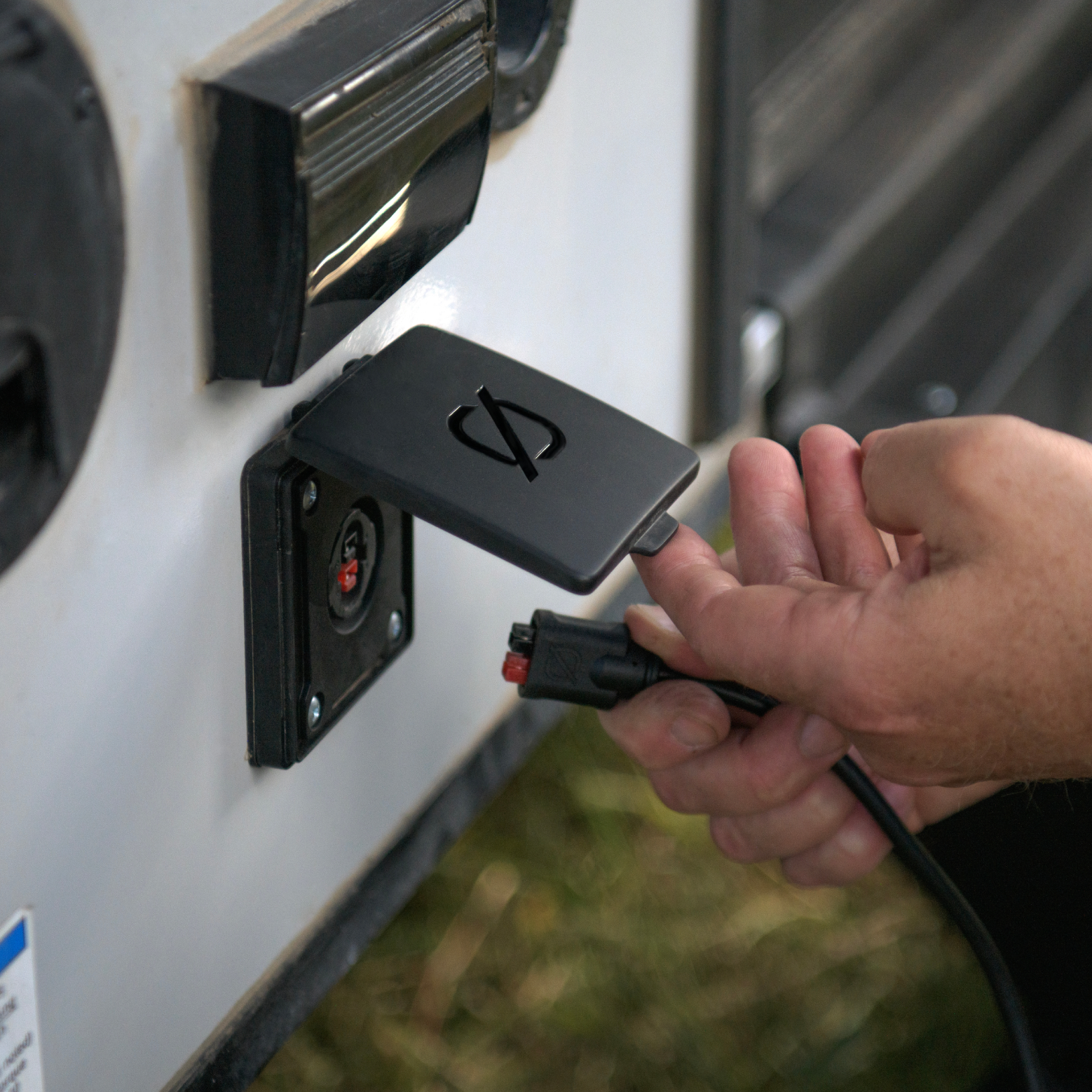 goal-zero-hpp-solar-bulkhead-inlet-for-yeti-pro-4000 image 3